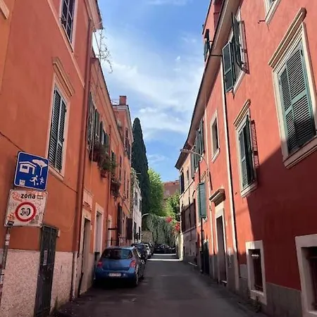 Stylish Duplex With Terrace 아파트 *