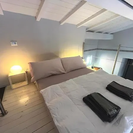 Stylish Duplex With Terrace 아파트