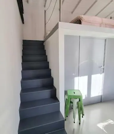 Stylish Duplex With Terrace 아파트 *